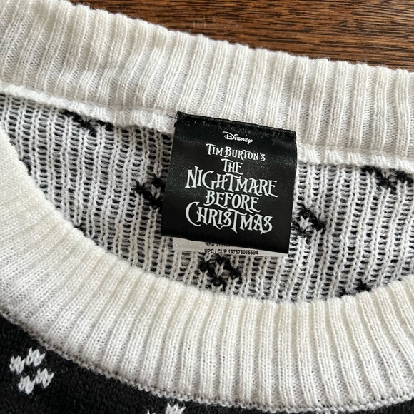 Lights Up! 💡 Nightmare Before Christmas Sweater - Picture 3 of 5